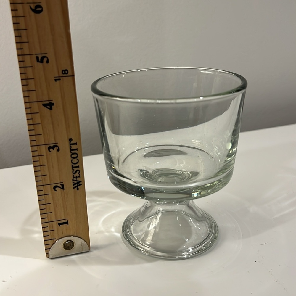 Elegant Clear Glass Pedestal Bowl - Picture 2 of 3